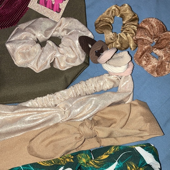 ๐HAIR Accessories๐ - Picture 16 of 17